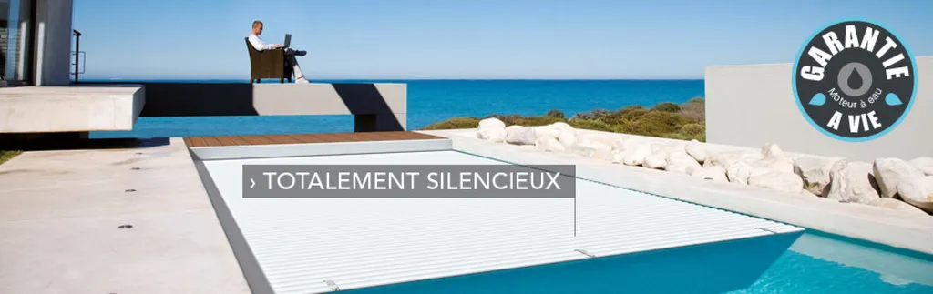 Couverture de piscine automatique et immergées avec HYDRO™ inside par Aquarev'Piscines à Vinon sur Verdon 83560