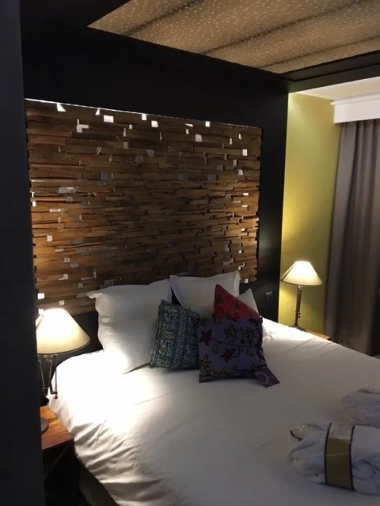 Agencement complet d'un hôtel à Mérignac (des chambres à la salle de réception)