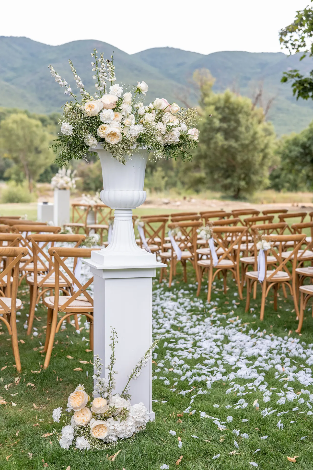 Château mariage chic en Provence Ménerbes 84560 Vaucluse : décoration florale et coordination mariage