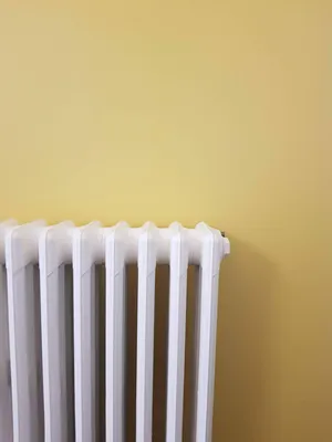 Aménagement entrée sur mesure avec salon et chambre parentale d'un appartement ancien à Marseille 13005