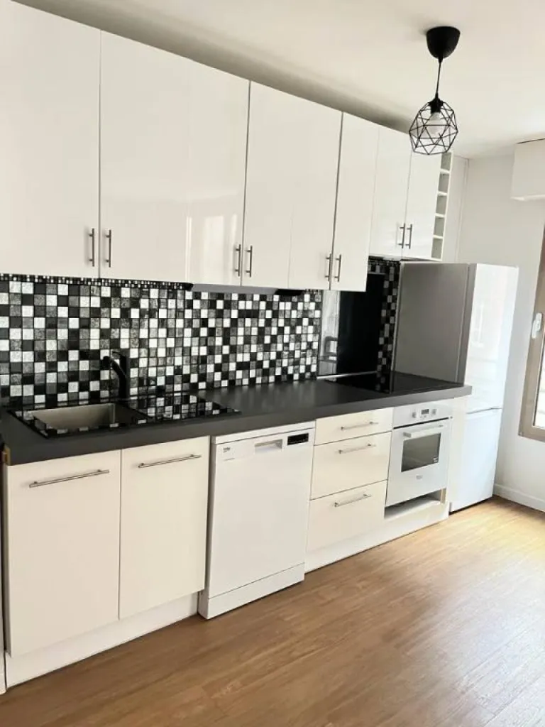 Très bel appartement F3 hyper centre avec PARKING - 955€ charges comprises