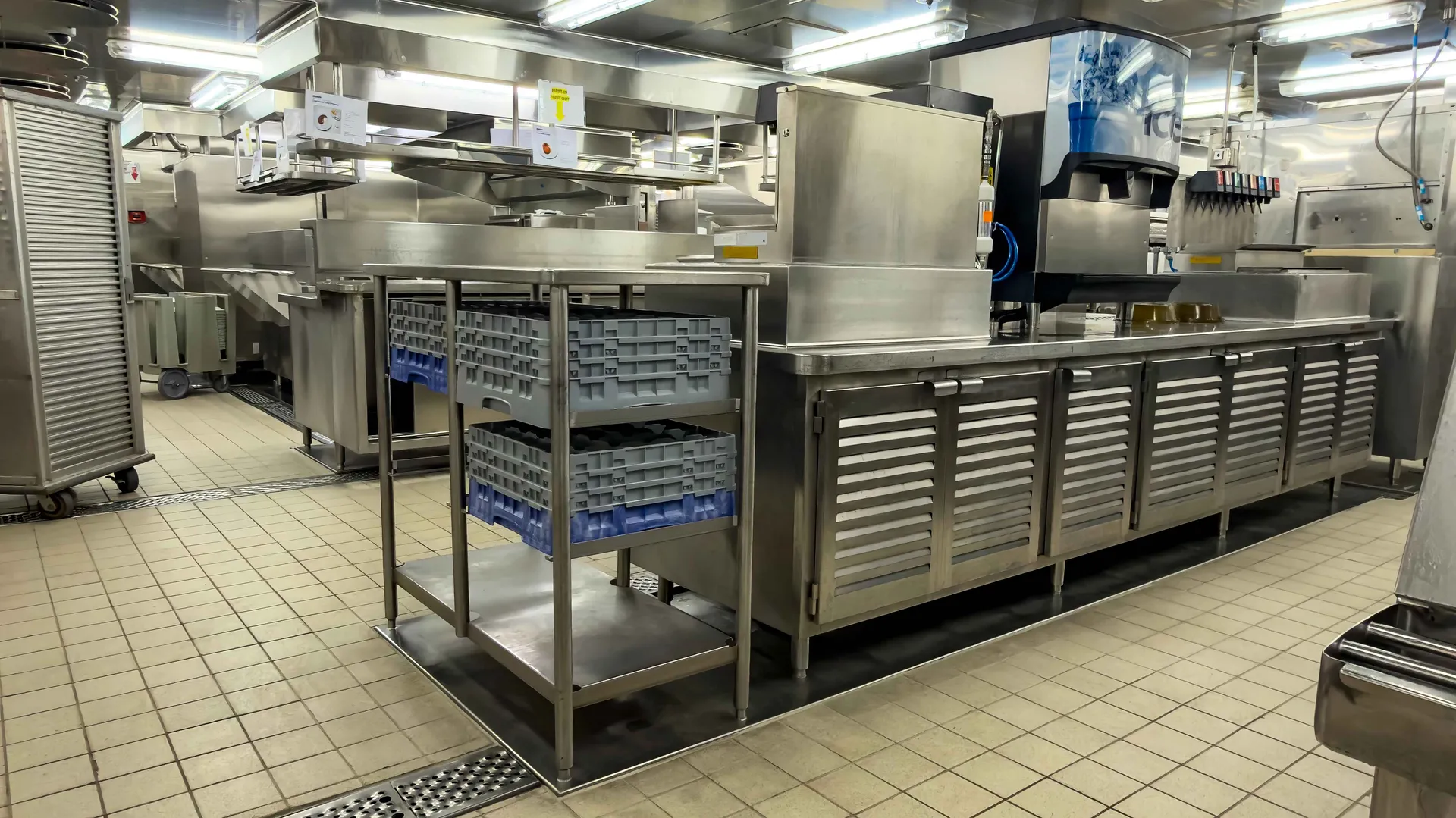 Où trouver des armoires de stockage haute performance pour équiper les cuisines professionnelles des établissements de santé à Saintes en Charente-Maritime ?
