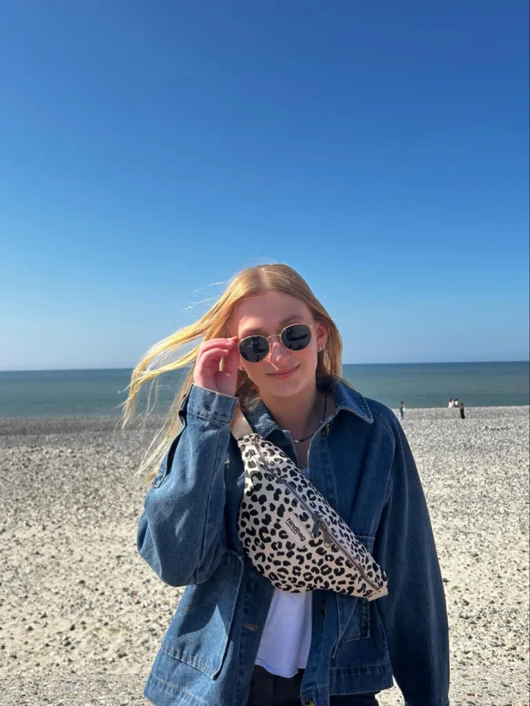 Sac Banane Hindbag Olivia léopard beige disponible chez Evasion Eu