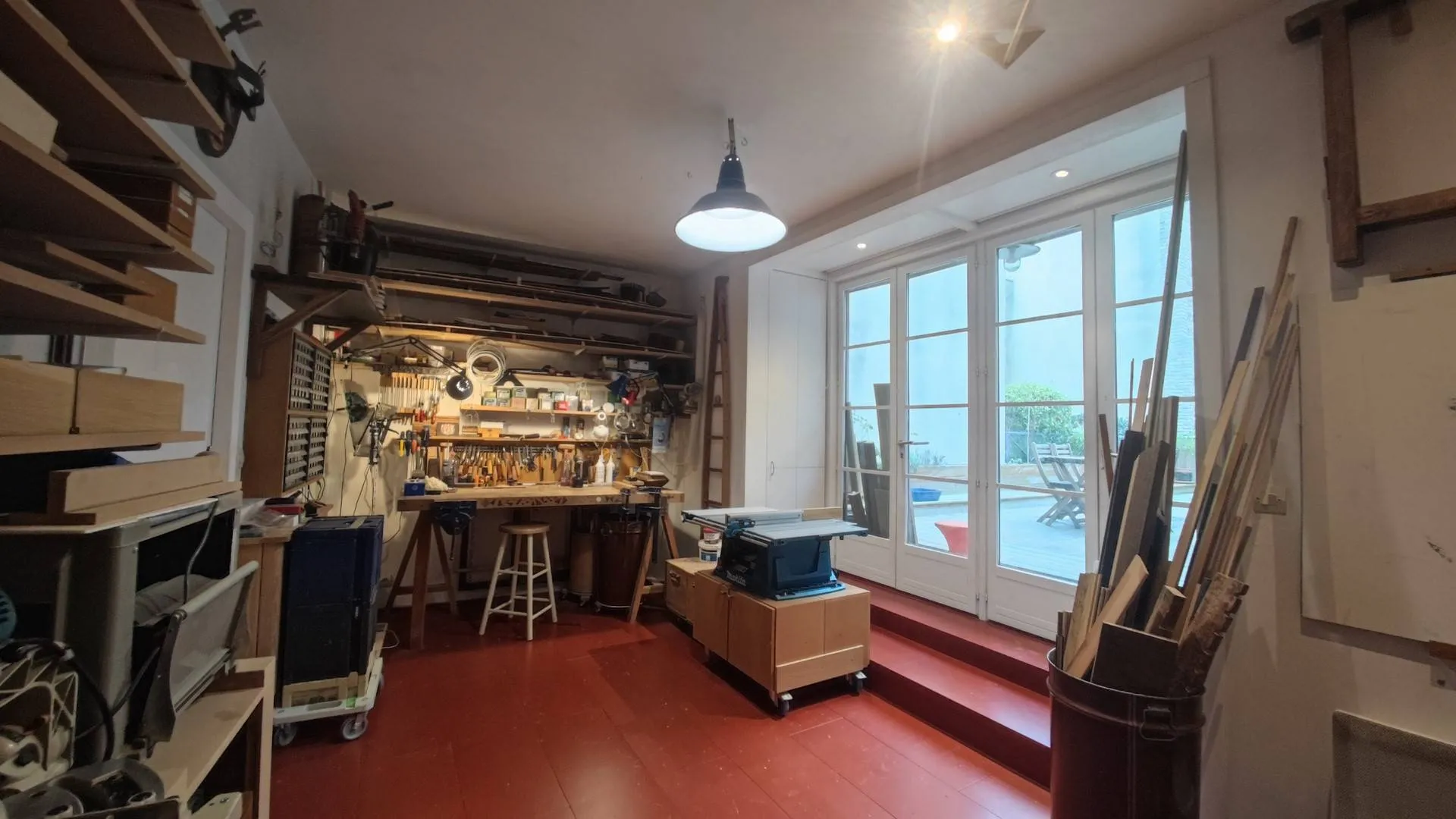 A vendre : Invitation à l'Exploration des Ruelles Animées - Plongez au cœur de l'animation du centre-ville de Dieppe, où chaque ruelle raconte une histoire et chaque pas révèle une nouvelle découverte.