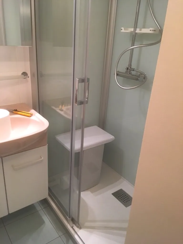 Installation de douche à l'italienne senior à Villeurbanne