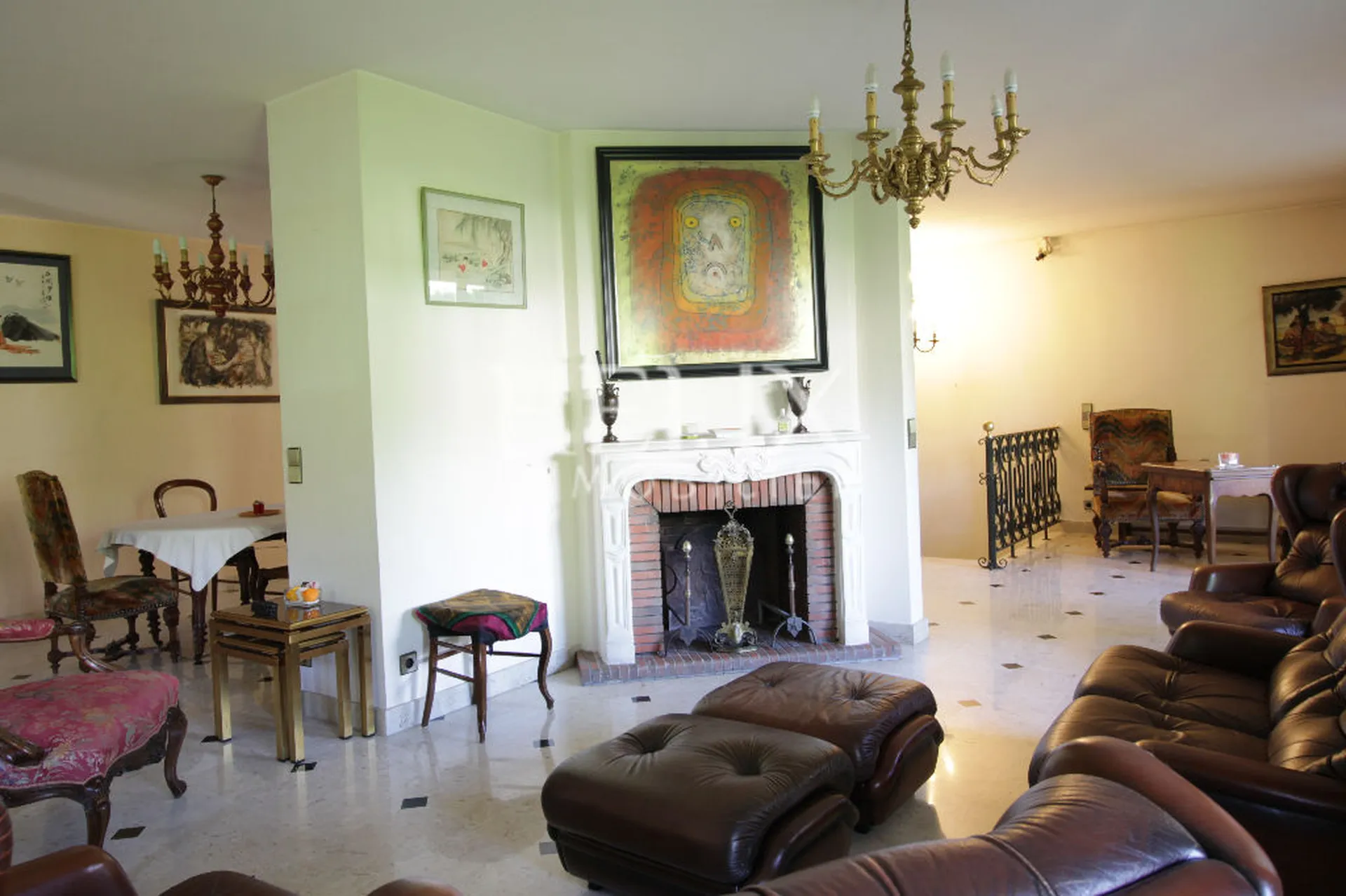 Comme une maison rue D'Alsace à Saint Germain en Laye vous avez la fôret domaniale à proximité de cet immeuble de caractère dans la plus belle ville des Yvelines à l'ouest de Paris