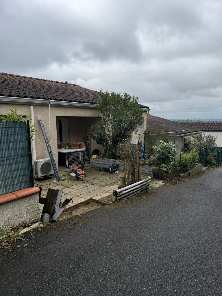 Pose de clôture rigide anthracite avec soubassement et portillon à Montastruc-la-Conseillère proche Toulouse ( 31380 )