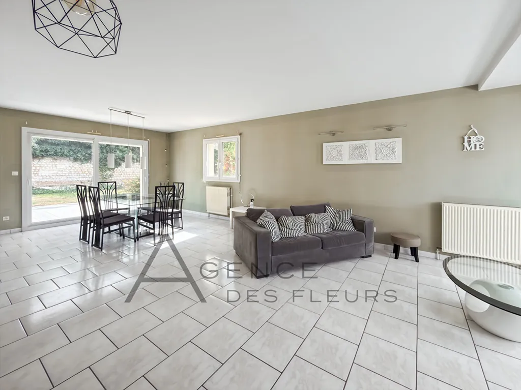 A vendre maison de 110 m² édifiée sur un terrain de 1102 m² située à SAINT-PIERRE-LES-ELBEUF