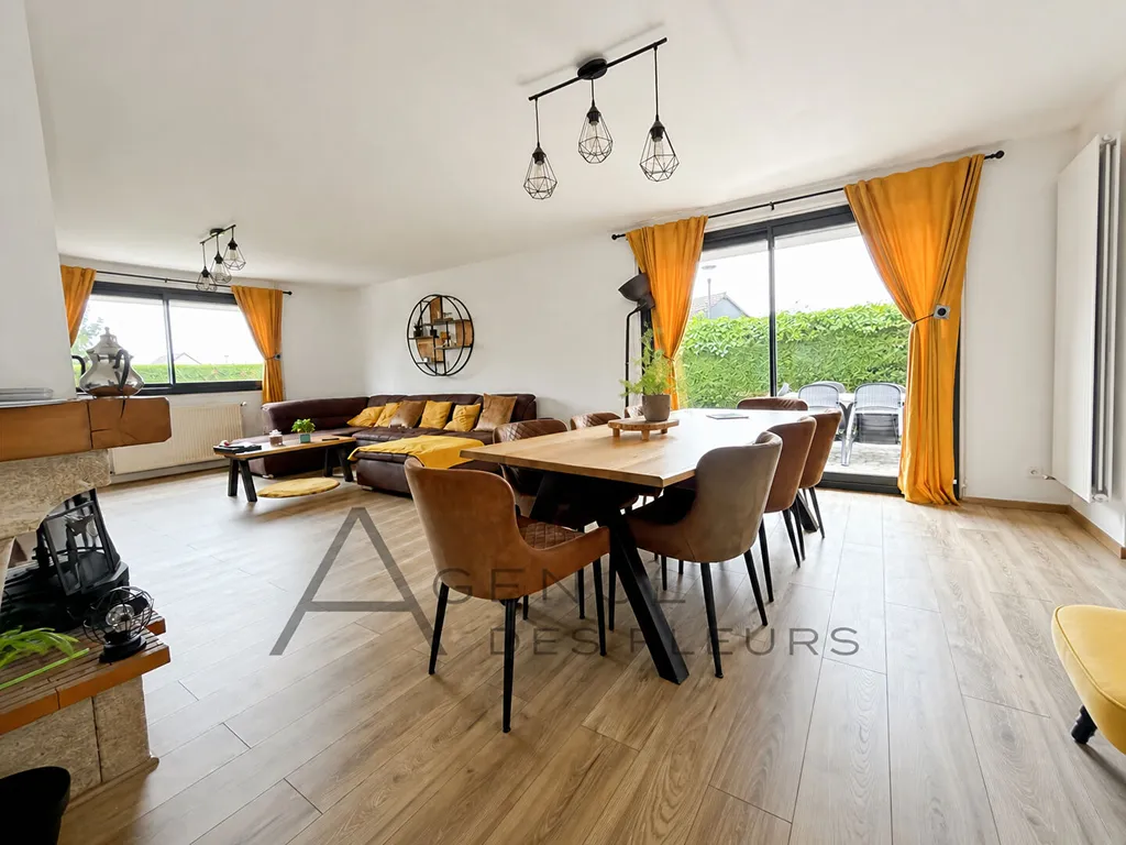 Maison familiale de 223 m² édifiée sur 649 m² de terrain sur la commune de ELBEUF 76500