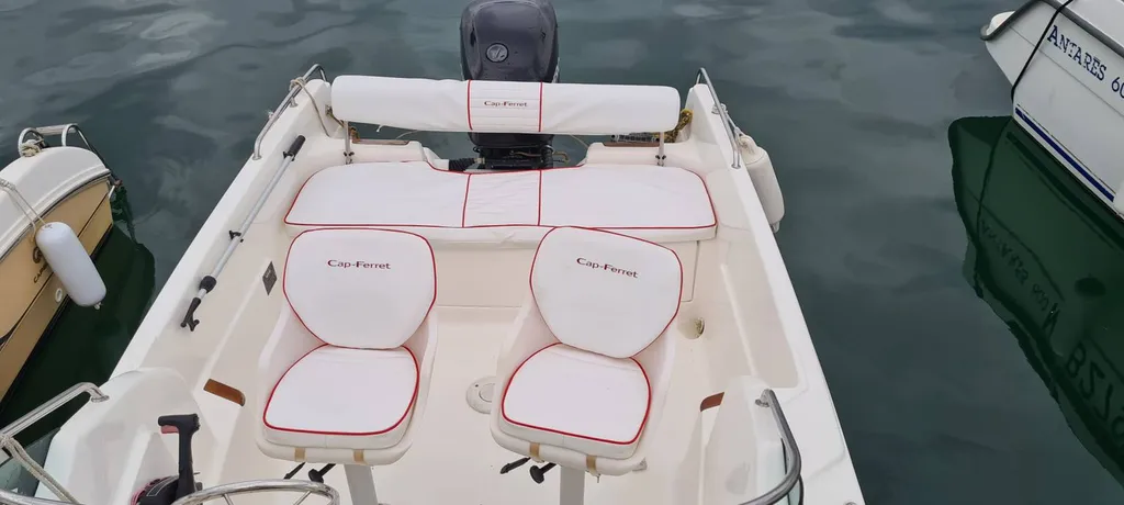 Acheter un bateau d'occasion à coque rigide dans le Var