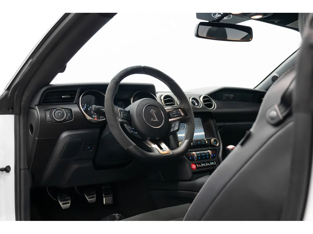 Ford Mustang Shelby GT350 2016 Neuve Série Limitée Bleu Bandes Blanches V8 5.2 Flat Plane Import Canada Livraison Europe