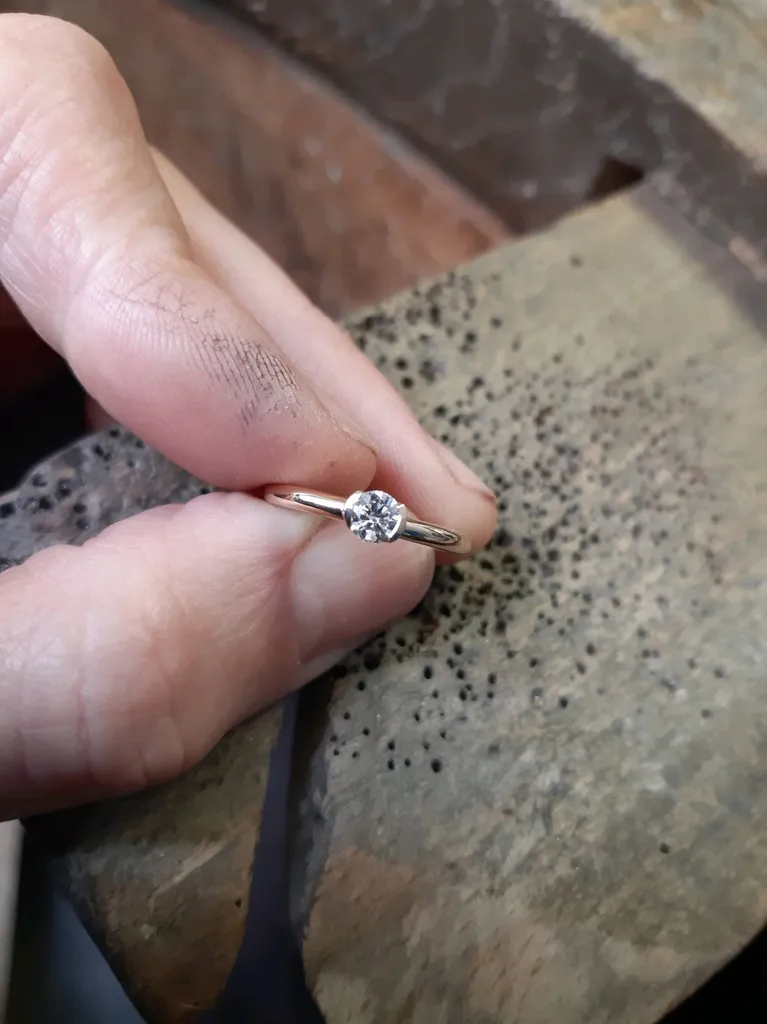 Bague de fiancaille Chic et simple à la fois 