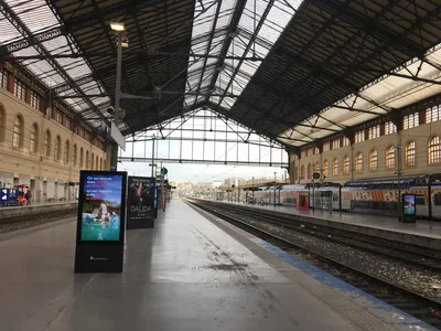 Louez van 7 places avec chauffeur privé au départ de la gare TGV d'Avignon vers la destination de votre choix