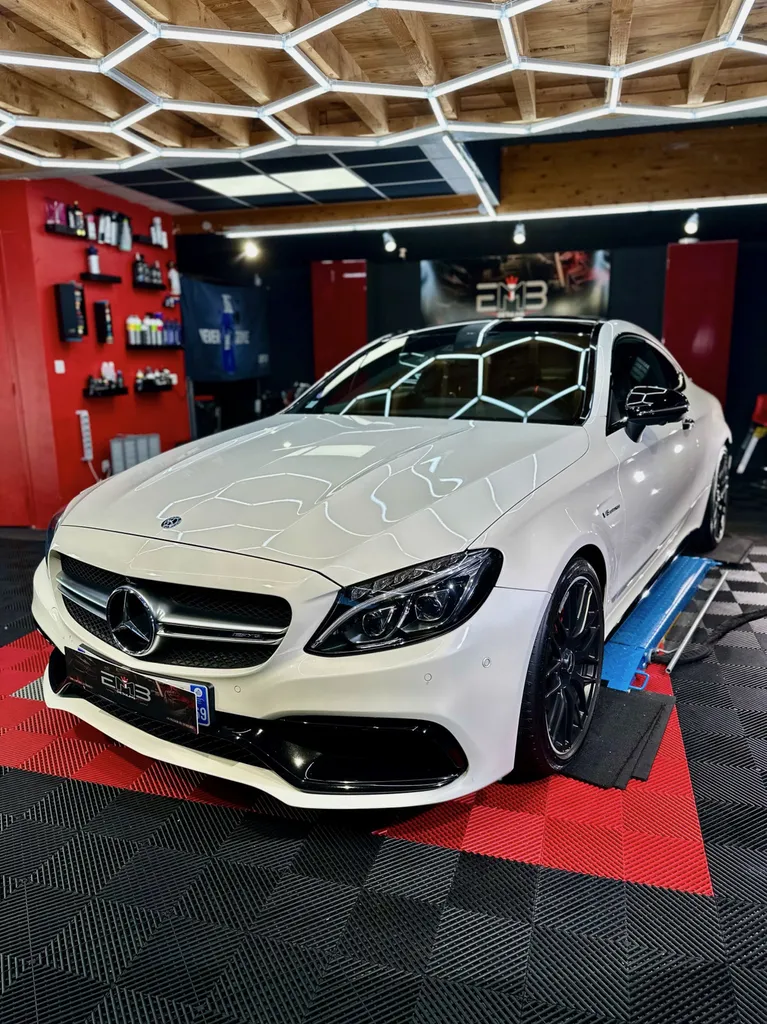 polissage Carroserie traitement céramique EMB DETAILING Vaugneray socialiste Mercedes C63 AMG