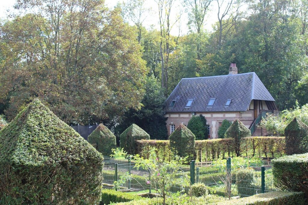 à vendre château du XIIIème siècle et sa chapelle proche pont-audemer 27500