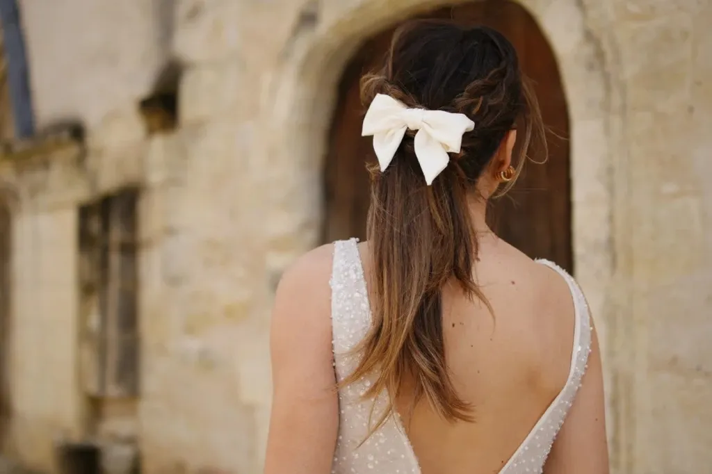 Les barrettes gros noeuds pour coiffure festive