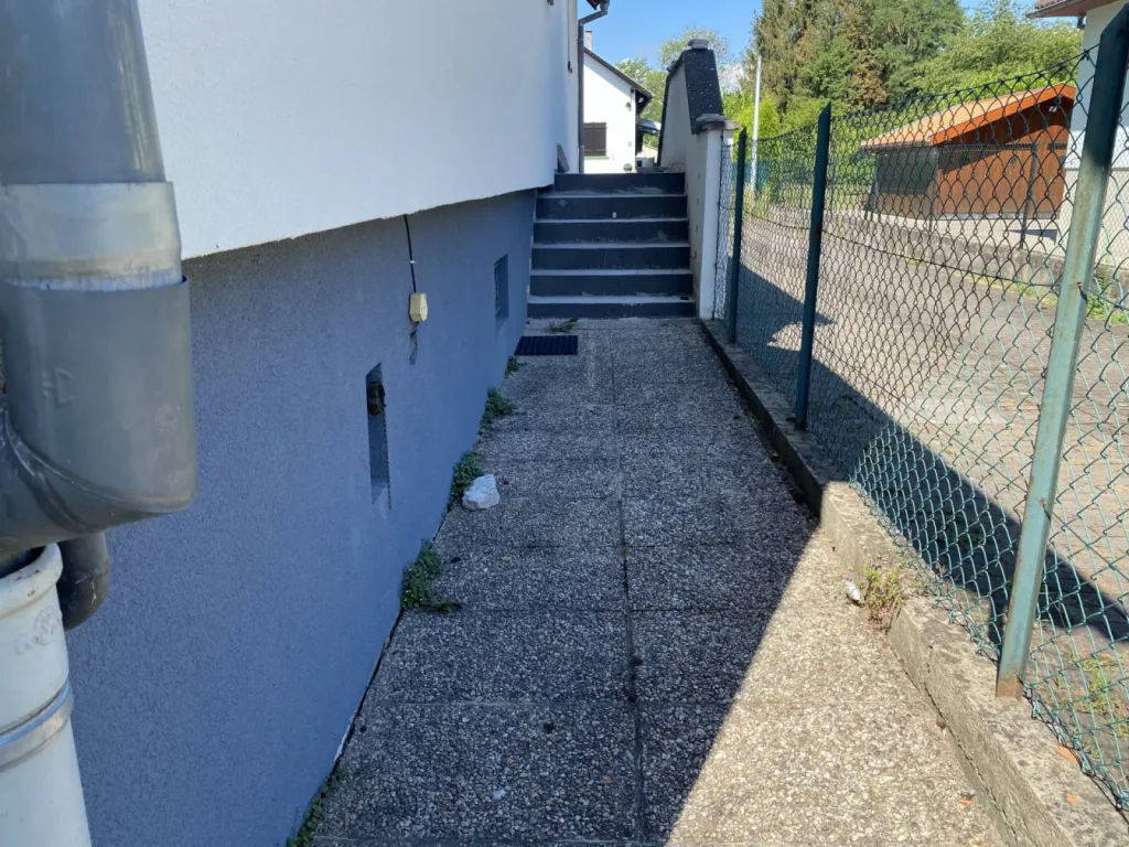 Accès en dalle d'une maison CLK 