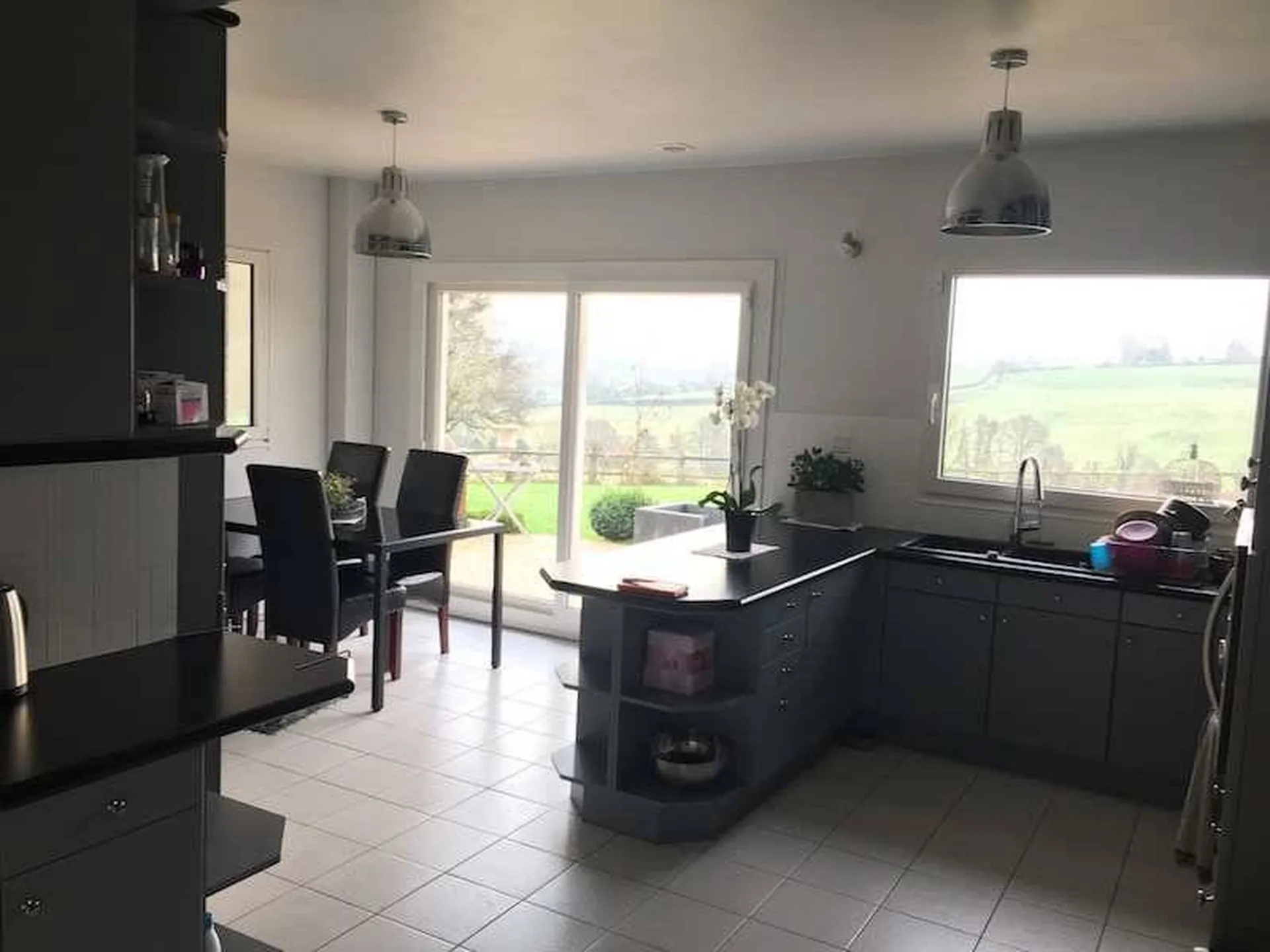 En vente maison d'architecte offrant une vue panoramique sur la vallée à 2 heures de Paris 75001