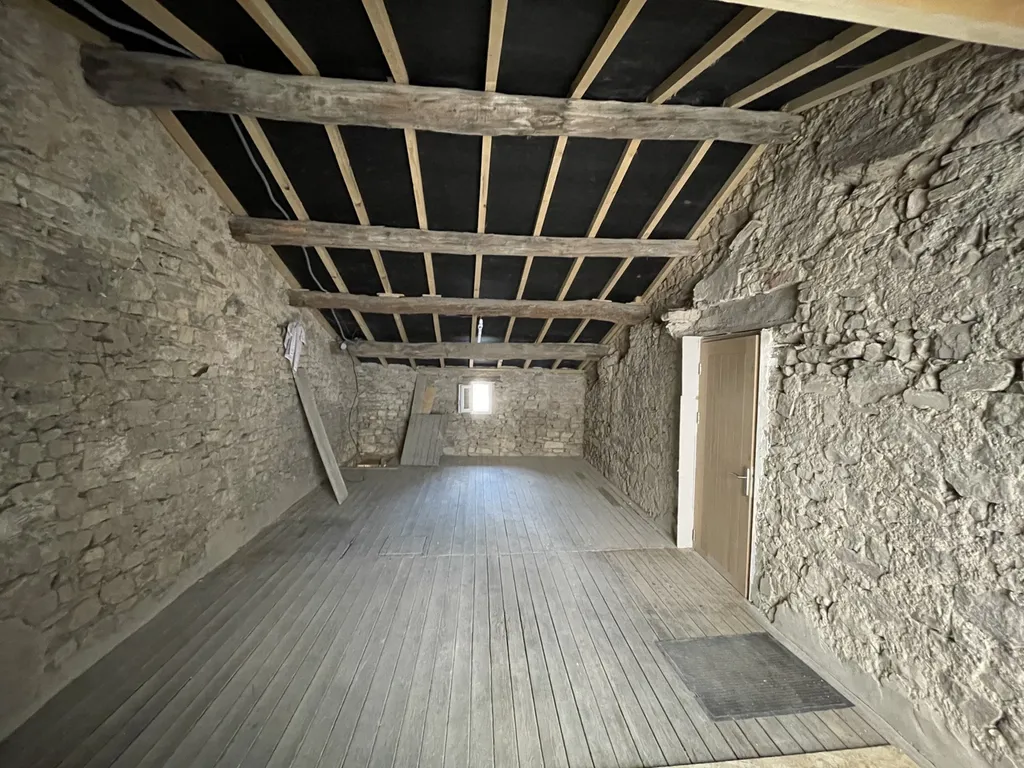 Rénovation des murs d’une chambre parentale à la chaux à Causses et Veyran proche de Béziers dans l’Hérault