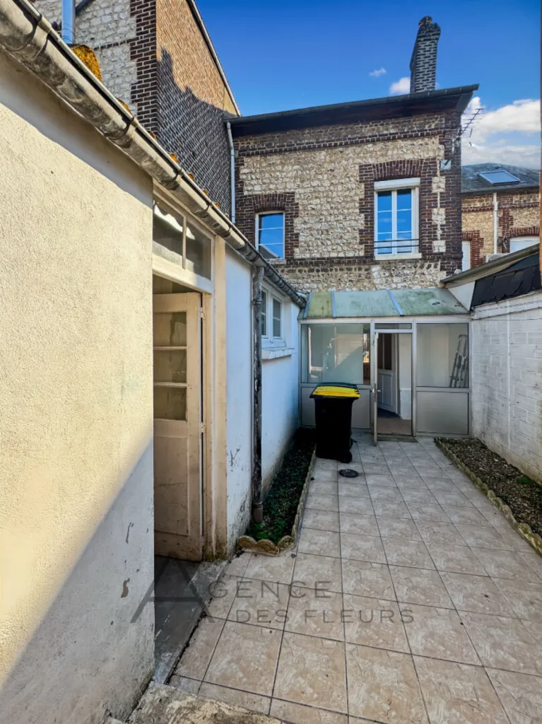 A vendre maison de ville de 104 m2 située à Saint-Aubin-les-Elbeuf