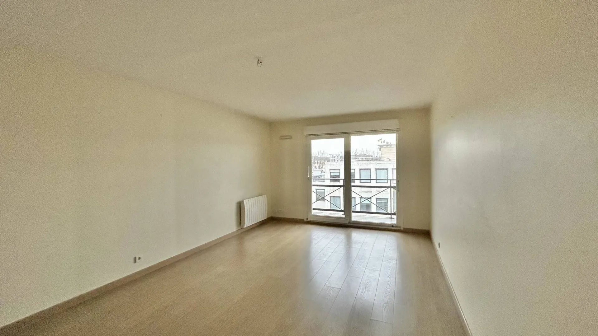 Appartement de type T3 de 74.4m² Carrez, avec balcon et ascenseur et garage, en centre-ville de Dieppe.