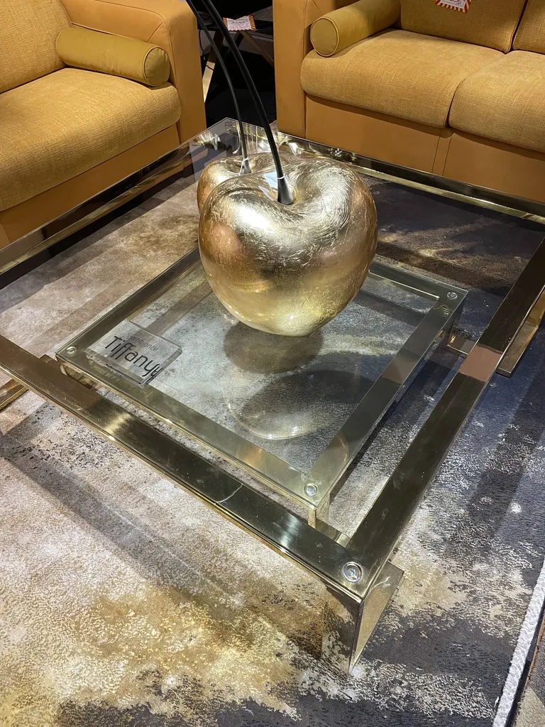 Table basse carré avec plateau en verre