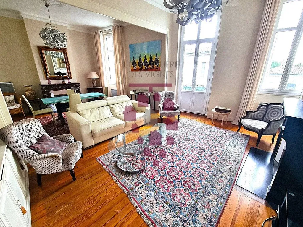Appartement 3 pièces dans un immeuble de caractère dans le quartier de BORDEAUX SAINT GENES