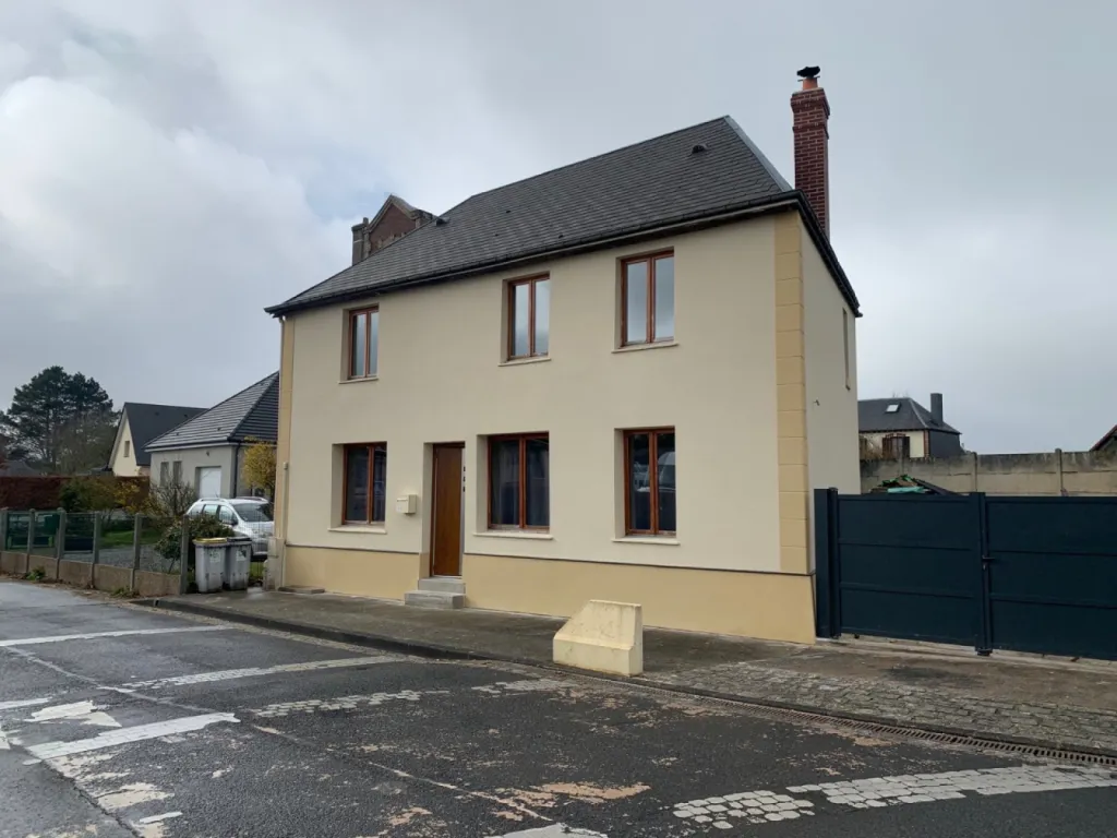 Ravalement de façade enduit projeté maison à Saint Romain de colbosc,  proche Le Havre (76)