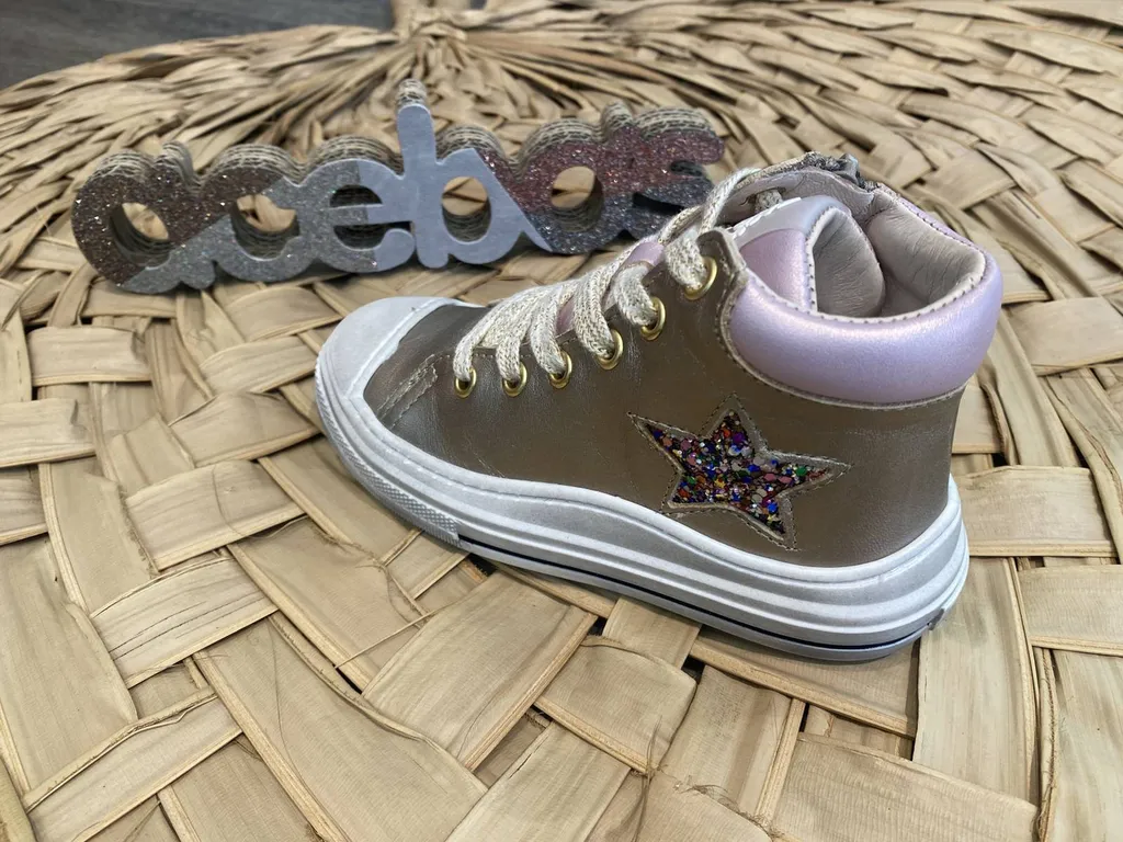 Bottines fille à lacets et zippées doré avec étoile paillette près de Blanquefort