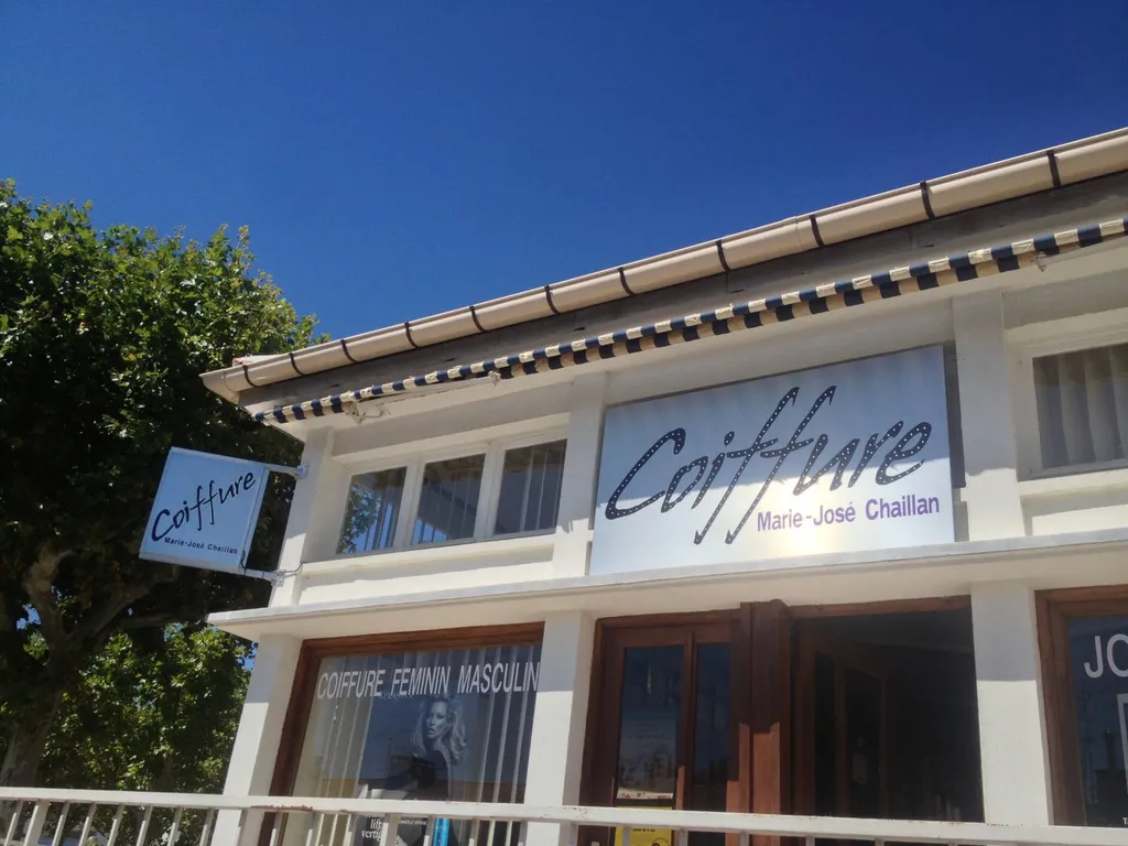 SALON DE COIFFURE