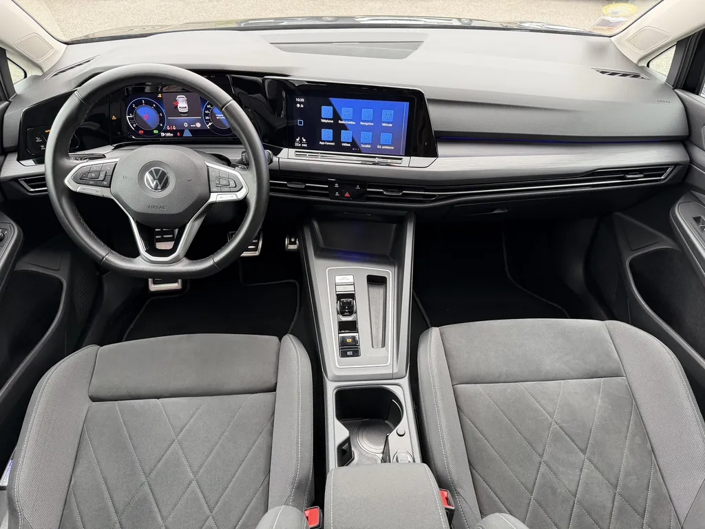 Volkswagen Golf 8 d'occasion à vendre proche du Havre : découvrez cette berline diesel Style 150 ch chez Caudebec Automobiles