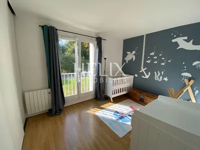 Le Pecq, sous les terrasses de saint Germain en Laye. 
3 pièces au sein d'un magnifique parc.