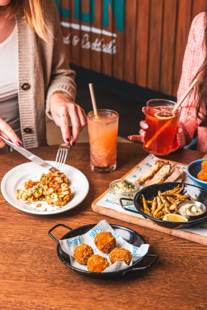 Réservez un repas d’entreprise à Nancy dans notre brasserie marine Léon Fish, cadre chaleureux, service rapide et menus groupe avantageux près du centre des congrès Prouvé.