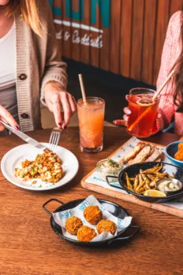 Réservez un repas d’entreprise à Nancy dans notre brasserie marine Léon Fish, cadre chaleureux, service rapide et menus groupe avantageux près du centre des congrès Prouvé.