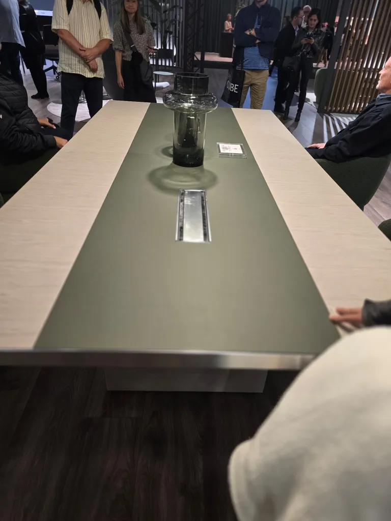 Table Quadrifoglio à Orgatec 2024