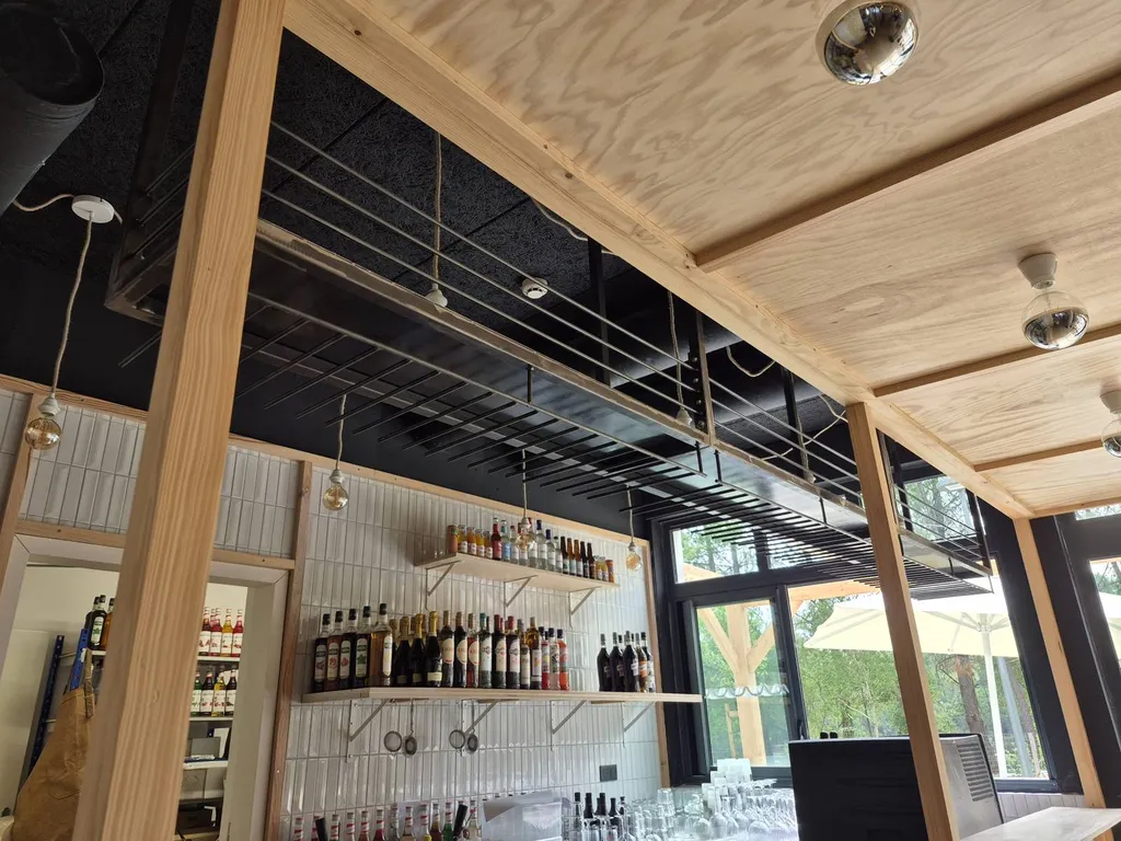 Ciel de bar avec support verre pour un restaurent sur Bordeaux