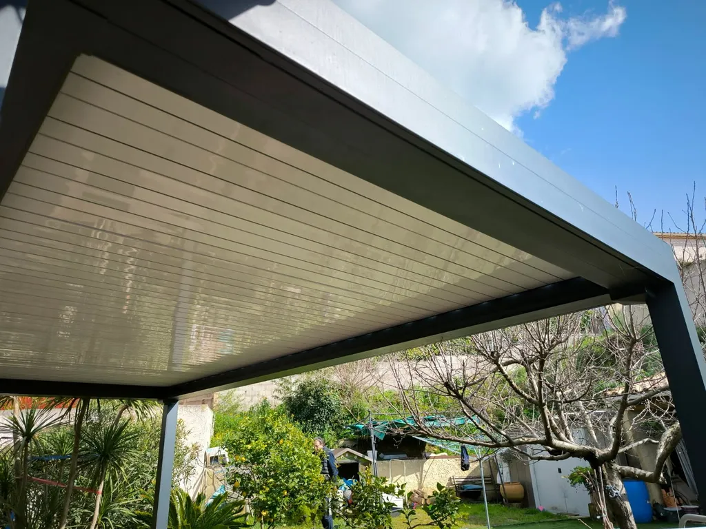 Mise en place d'une pergola Marquises Open sur Carry-le-Rouet