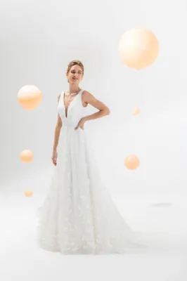 ROBE DE MARIAGE AVEC PLUME FORME PRINCESSE MARSEILLE