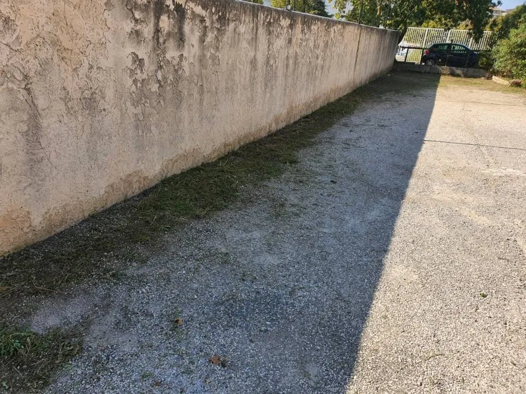 Entretien espace vert,jardin,débroussaillage pour particuliers à Vitrolles dans les bouches-du-rhône 