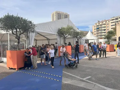 Installation de pagodes et chapiteaux à la Foire de Marseille
