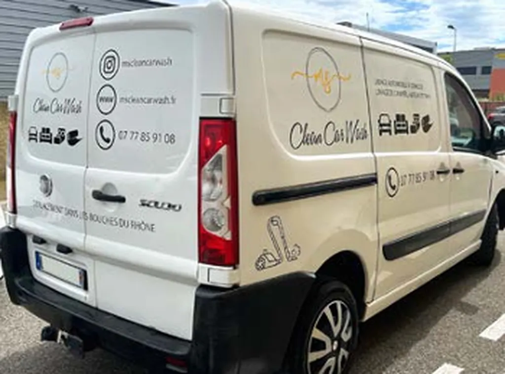 Flocage véhicule extérieur Le Premium haute visibilité marquage complet professionnel durable pour entreprises à Istres PACA locales