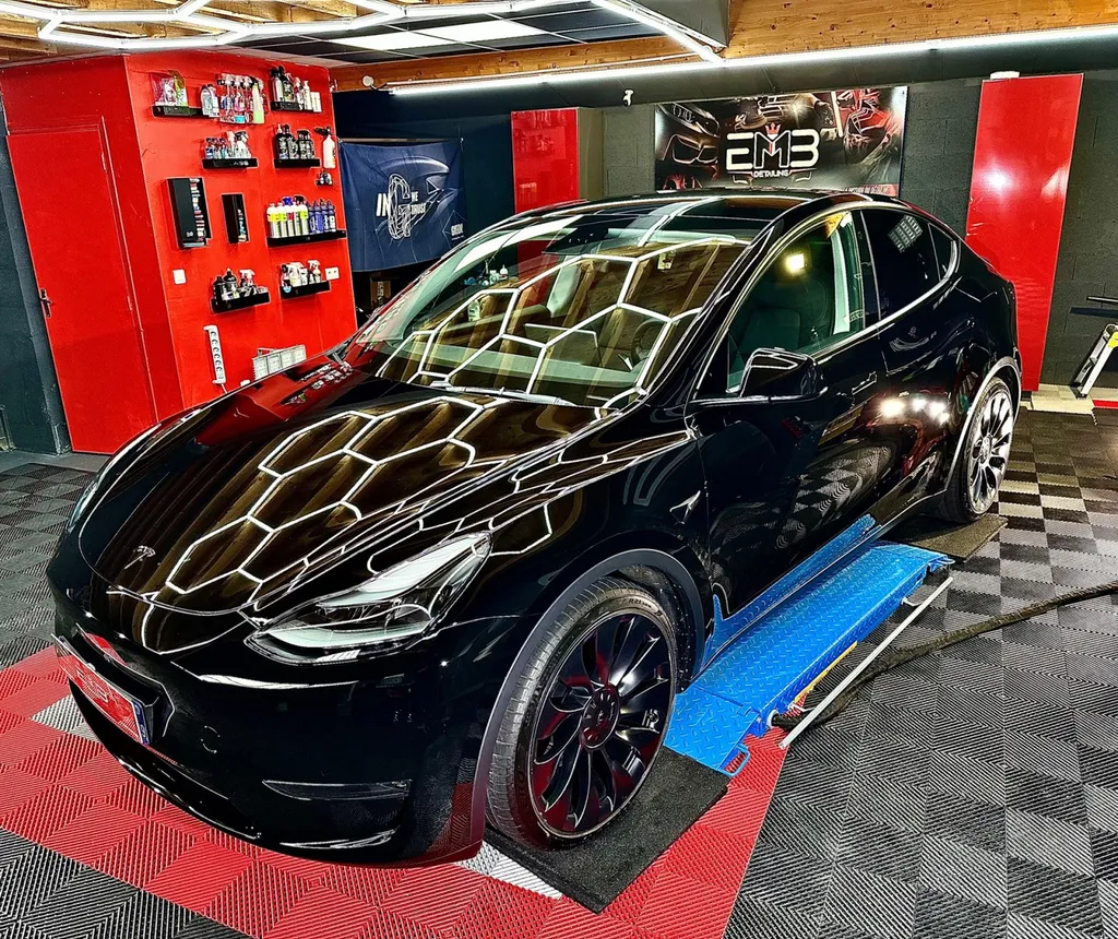 Protection carrosserie PPF Lyon plus traitement céramique carrosserie Tesla model Y Perf 