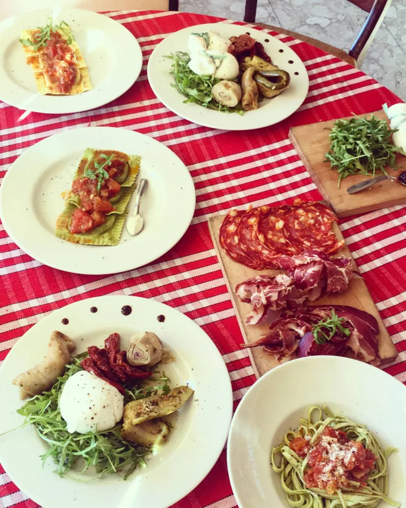 Pour l'apero : L'assiette charcuteries et fromages : l'aperitivo à l'italienne