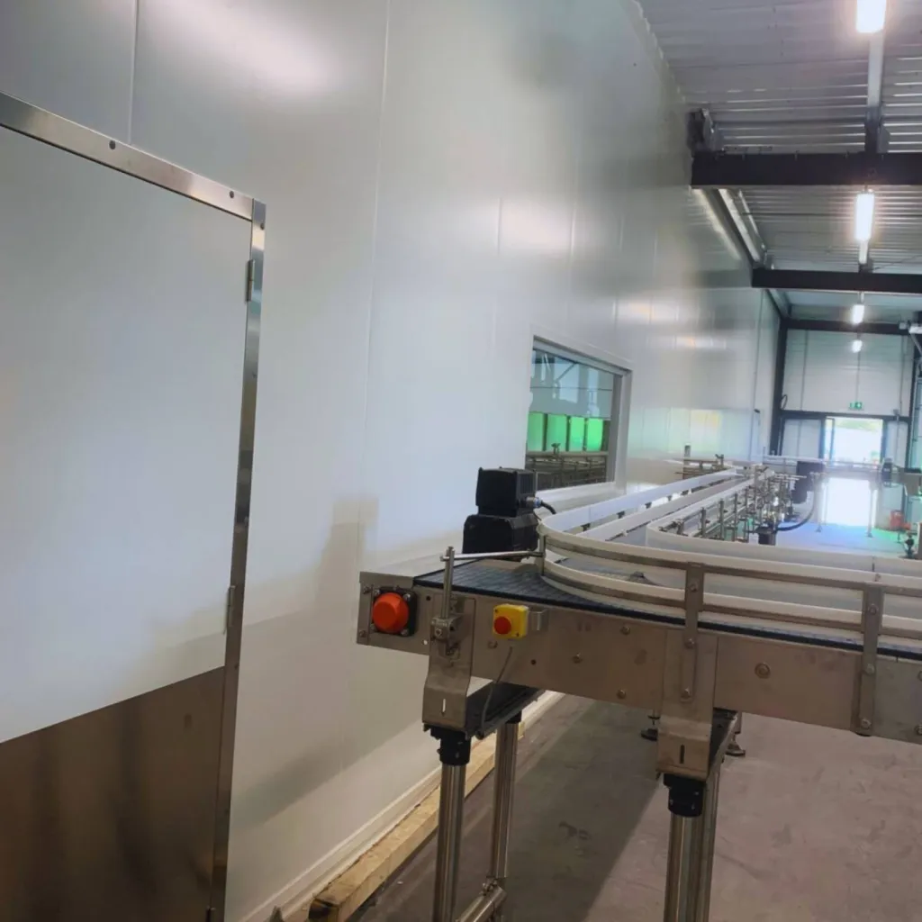 Comment créer et rénover des salles propres grâces aux cloisons isolantes en panneaux isothermes à Bordeaux ?