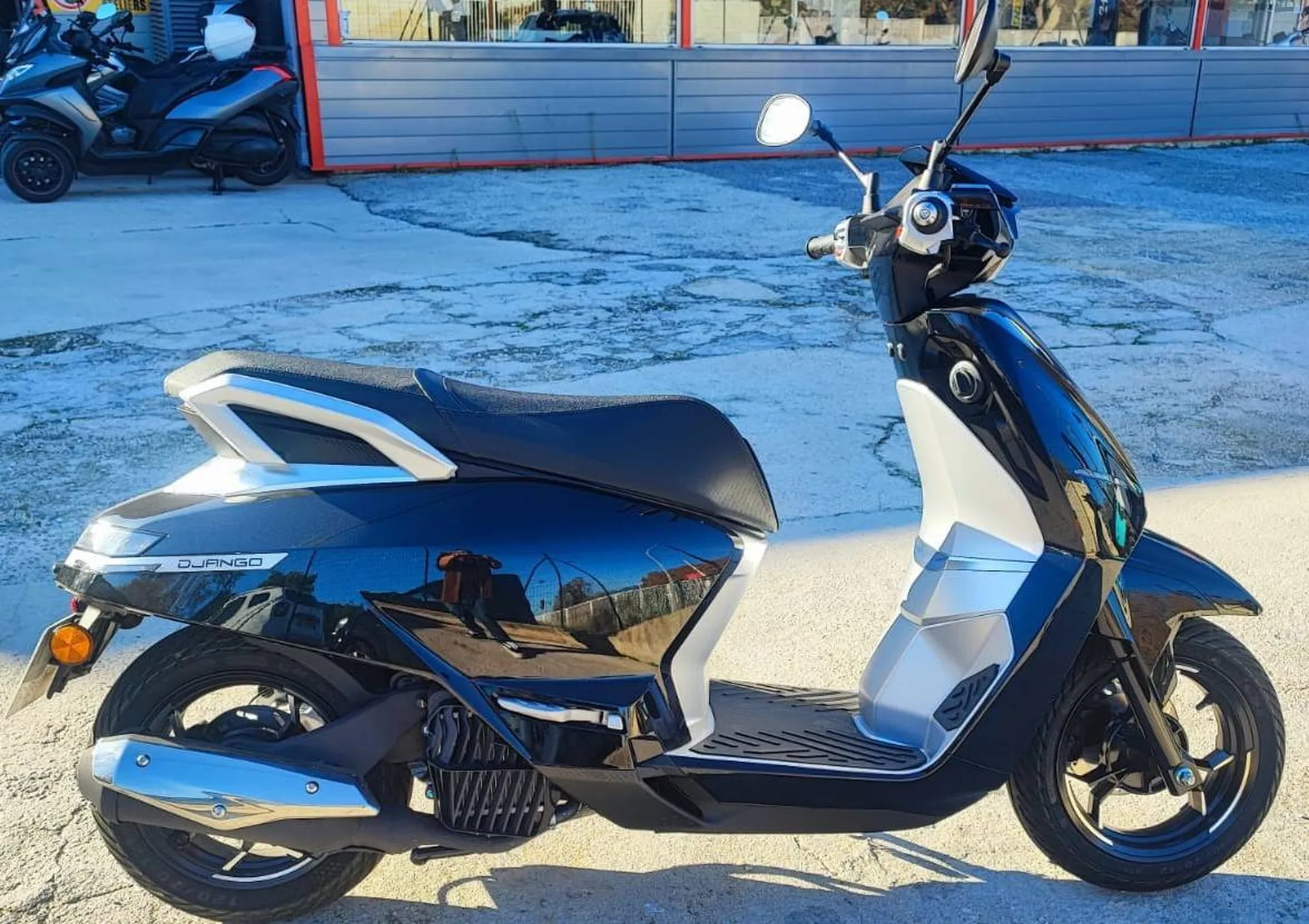 PEUGEOT NEW DJANGO du 05/2024 avec 1300 km