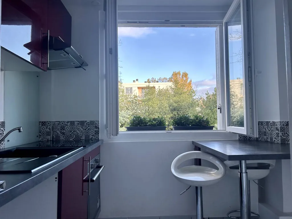 A LOUER APPARTEMENT T5 74M2 MERIGNAC CENTRE VILLE PLACE DE PARKING ET CAVE