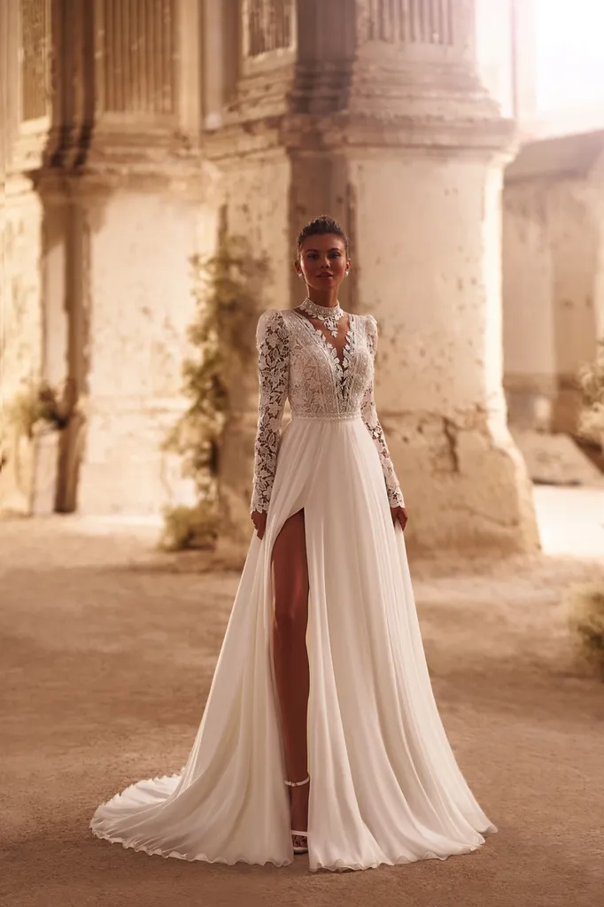 Robe de mariée bohème trapèze avec fente sur la jambe à Marseille