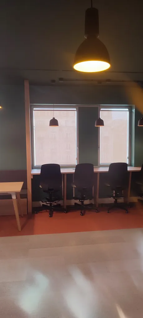 Pose de stores sur mesure pour baies vitrées avec protection solaire à Aix-en-Provence - Stores intérieurs et extérieurs pour bureaux et habitations