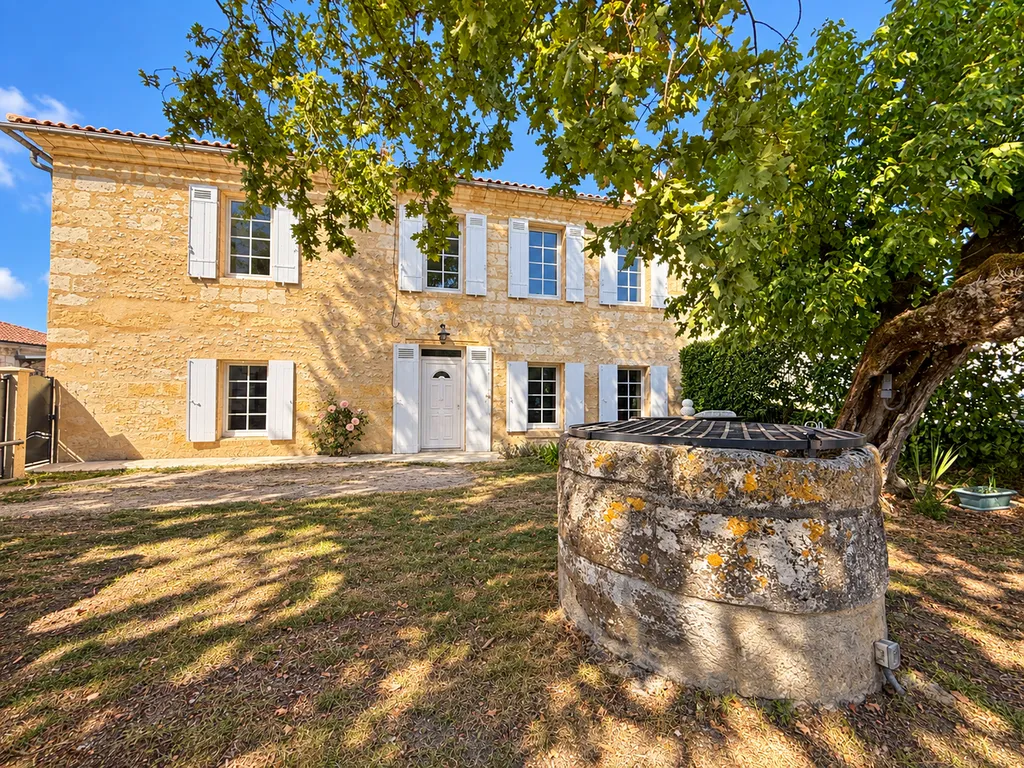 Maison en pierre du XIXème siècle – 137 m² – 3 chambres – Jardin au cœur du bourg du Bouscaut