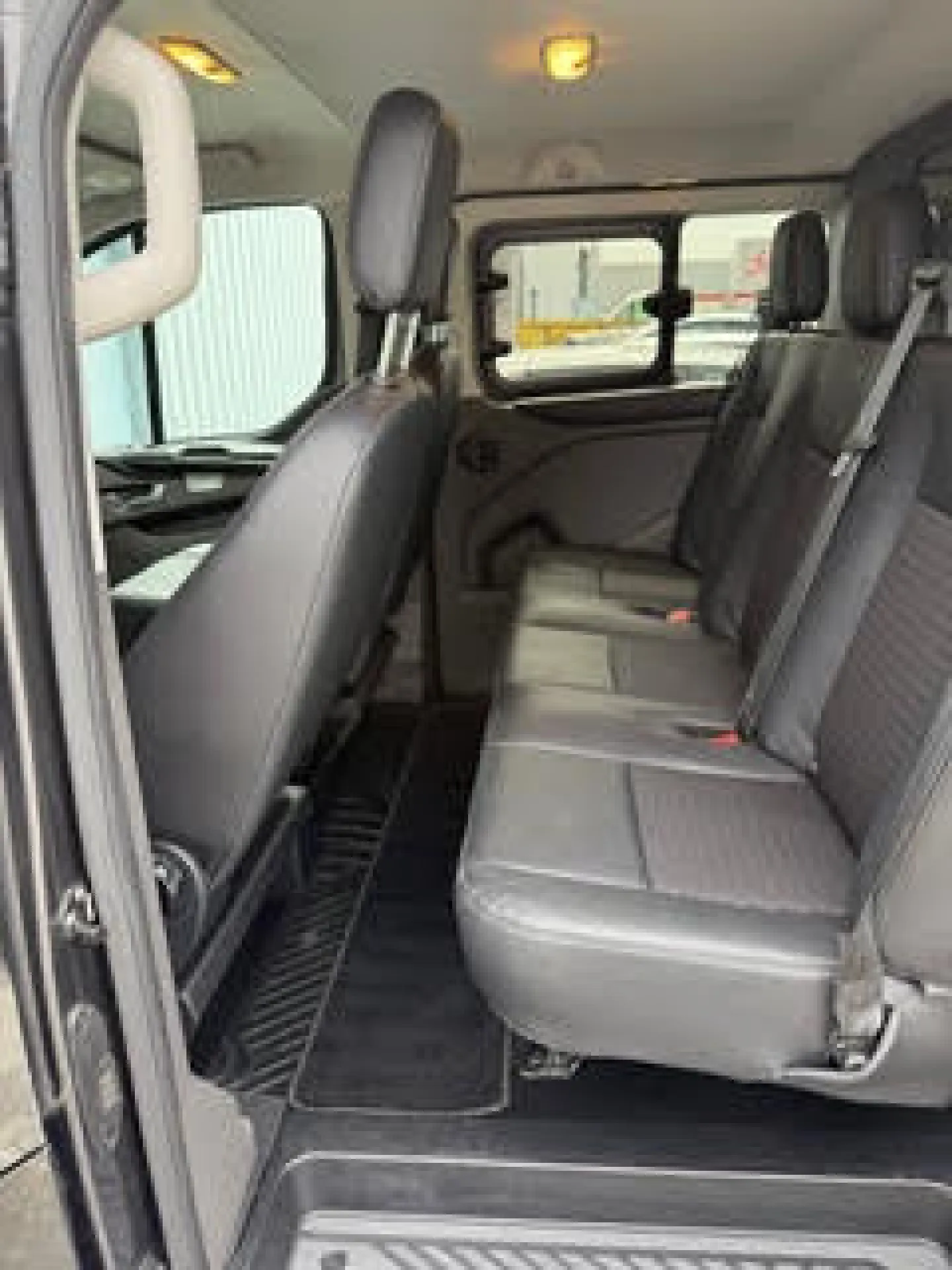 Remise à neuf de ce Ford Transit de chantier à Andrezieux Boutheon